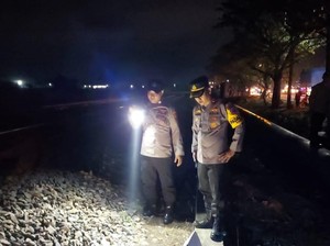 KA Barang Tertemper Sopir Bus di Lamongan, Daop 8: Jalur Rel Harus Steril