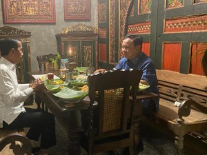 Begini Suasana Makan Malam Prabowo dan Jokowi di Omah Semar Solo