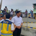 Lagi Blusukan di Kalibaru, AHY-Menteri Hanggodo Dapat Kejutan Warga