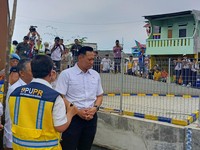 Lagi Blusukan di Kalibaru, AHY-Menteri Hanggodo Dapat Kejutan Warga