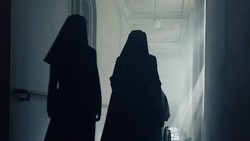 Penampakan Misterius Song Hye Kyo-Jeon Yeo Been di Poster Dark Nuns