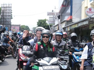Kisah Nina, Driver Ojol Wanita dan Pilihannya di Pilkada Garut