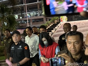 Penampakan Ibu Ronald Tannur Dikeler ke Rutan Kejati usai Jadi Tersangka