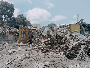 Hujan Pasir-Kerikil Lahar Erupsi Gunung Lewotobi Porak-porandakan Permukiman