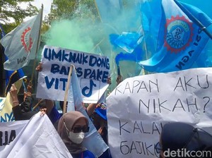 Buruh di Brebes Demo Tuntut Kenaikan UMK 2025 10 Persen