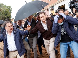 Video: Momen Raja Spanyol Dilempari Telur saat Tinjau Korban Banjir Valencia