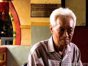 Oey Tjin Eng, Kamus Berjalan Kelenteng Boen Tek Bio