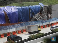 Ngeri! Penampakan Terkini Dinding Tol Serpong-Cinere yang Longsor