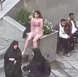 Kronologi Iran Tangkap Mahasiswi Setengah Bugil di Kampus