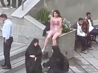 Kronologi Iran Tangkap Mahasiswi Setengah Bugil di Kampus