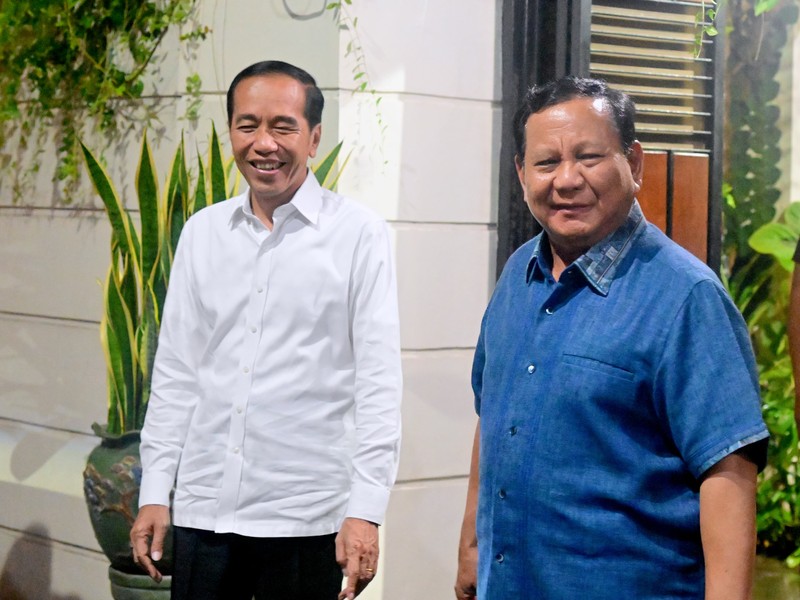 Suasana hangat menyelimuti Surakarta saat Presiden RI Prabowo Subianto bertemu dengan Presiden ke-7 RI, Joko Widodo, pada Minggu malam, (3/11/2024). (Dok. Biro Pers Sekretariat Presiden)