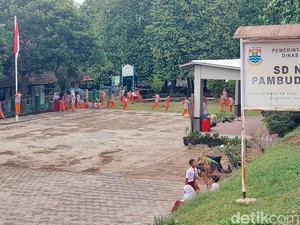 Aktivitas Siswa SD di Cimahi Terganggu Bau Sampah TPST Sentiong