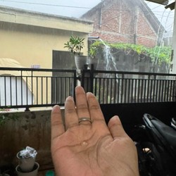Hujan Es Guyur Wilayah RI, BMKG Beberkan Fakta dan Imbauan Ini