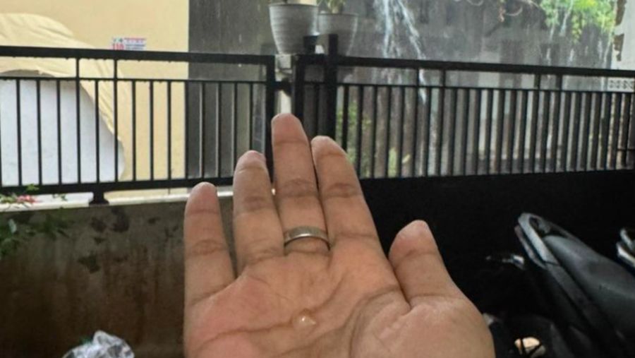 Hujan Es di Sidoarjo. (DetikJatim)