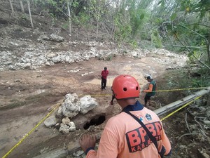 Heboh Sungai Kaliasat Blitar Mengering, Airnya Hilang Tersedot Lubang