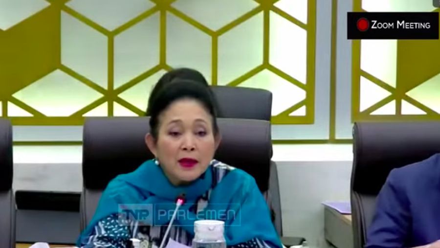 Pimpinan Komisi IV DPR RI Siti Hediati Hariyadi (Titiek Soeharto) memimpin rapat bersama Menteri Pertanian Amran Sulaiman. Politikus Gerindra ini memulai rapat perdananya dengan Mentan pada Selasa (5/11/2024). (Tangkapan Layar Youtube)