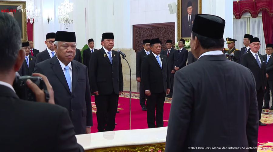 Presiden Prabowo Subianto melantik Anggota KPU, Wakil Ketua & Anggota DEN, Keanggotaan Kompolnas dan Kepala OIKN di Istana Negara, Jakarta, Selasa (5/11/2024). (Tangkapan Layar Youtube Sekretariat Presiden)