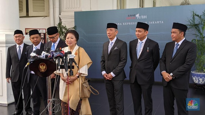 Presiden Prabowo Subianto resmi melantik tujuh orang anggota Dewan Ekonomi Nasional (DEN) di Istana Negara, Jakarta, Selasa (5/11/2024). (CNBC Indonesia/Emir Yanwardhana)