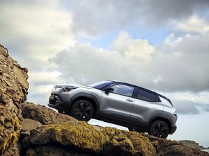 Aksi Mobil Listrik Pertama Suzuki Main Offroad