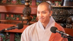 8 Foto Transformasi Lee Seung Gi Rela Botak Demi Jadi Biksu di Film Terbaru