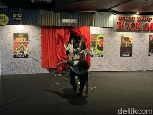 Video: Antusiasme Pengunjung Jajal Wahana Rumah Hantu Blok M