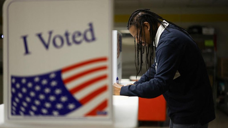 A man votes in the 2024 U.S. presidential election on Election Day, at Pittsburgh Manchester School in Pittsburgh, Pennsylvania, U.S., November 5, 2024. REUTERS/Quinn Glabicki