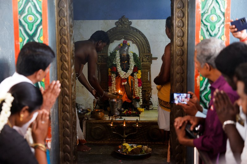 Priests perform a ritual for the Democratic presidential nominee, U.S. Vice President Kamala Harris' success in the upcoming American elections inside a temple in Thulasendrapuram, the village where Harris' maternal grandfather was born, in the Southern state of Tamil Nadu, India November 5, 2024. REUTERS/Francis Mascarenhas