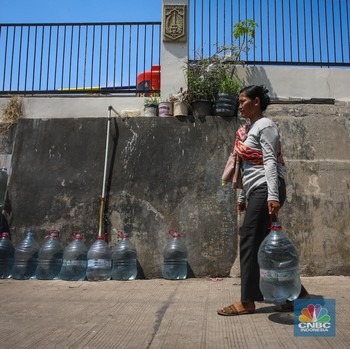 Nasib Sedih Warga Muara Baru: Krisis Air Bersih-Hidup di Tengah Sampah