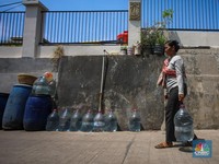 Nasib Sedih Warga Muara Baru: Krisis Air Bersih-Hidup di Tengah Sampah