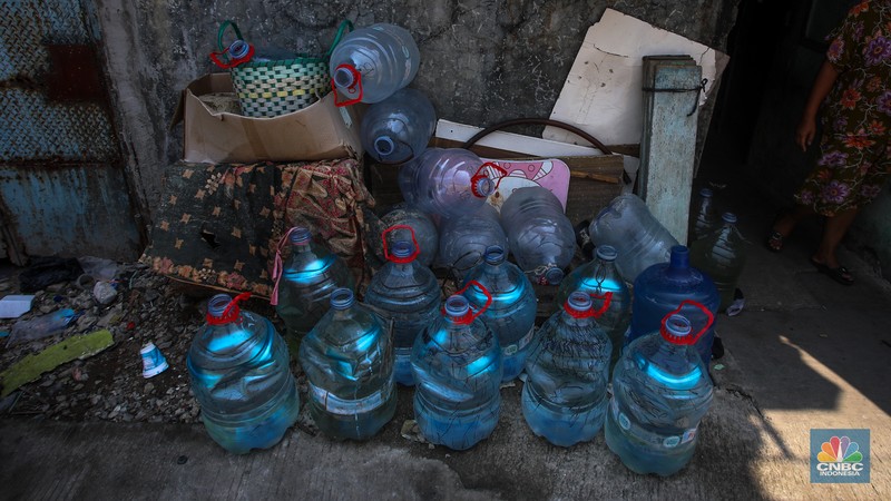 Warga Muara Baru alami krisis Air Bersih. (CNBC Indonesia/Faisal Rahman) Warga Muara Baru alami krisis Air Bersih. (CNBC Indonesia/Faisal Rahman)