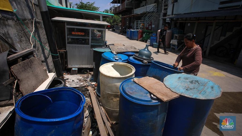 Warga Muara Baru alami krisis Air Bersih. (CNBC Indonesia/Faisal Rahman)