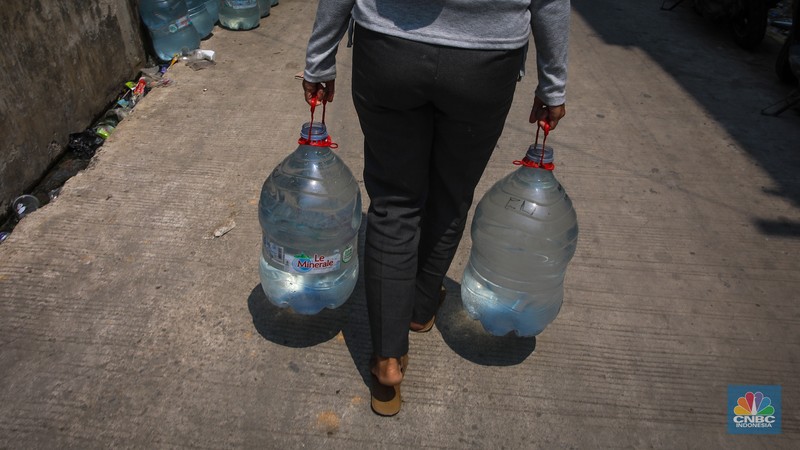 Warga Muara Baru alami krisis Air Bersih. (CNBC Indonesia/Faisal Rahman) Warga Muara Baru alami krisis Air Bersih. (CNBC Indonesia/Faisal Rahman)