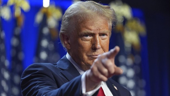 Republican presidential nominee former President Donald Trump arrives at an election night watch party at the Palm Beach Convention Center, Wednesday, Nov. 6, 2024, in West Palm Beach, Fla. (AP Photo/Evan Vucci)