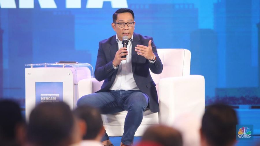 Calon Gubernur Jakarta nomor urut 01, Ridwan Kamil menyampaikan pemaparan dalam acara KADIN DKI Jakarta mencari pemimpin DKJ di Menara Bank Mega, Jakarta, Rabu (6/11/2024). (CNBC Indonesia/Faisal Rahman)