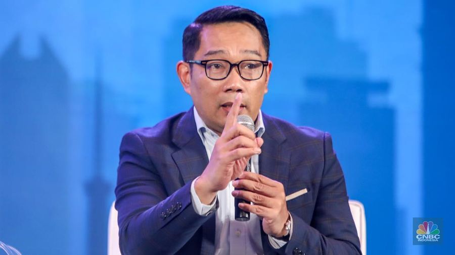 Calon Gubernur Jakarta nomor urut 01, Ridwan Kamil menyampaikan pemaparan dalam acara KADIN DKI Jakarta mencari pemimpin DKJ di Menara Bank Mega, Jakarta, Rabu (6/11/2024). (CNBC Indonesia/Faisal Rahman)