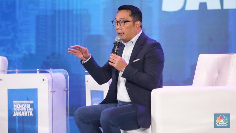 Calon Gubernur Jakarta nomor urut 01, Ridwan Kamil menyampaikan pemaparan dalam acara KADIN DKI Jakarta mencari pemimpin DKJ di Menara Bank Mega, Jakarta, Rabu (6/11/2024). (CNBC Indonesia/Faisal Rahman)