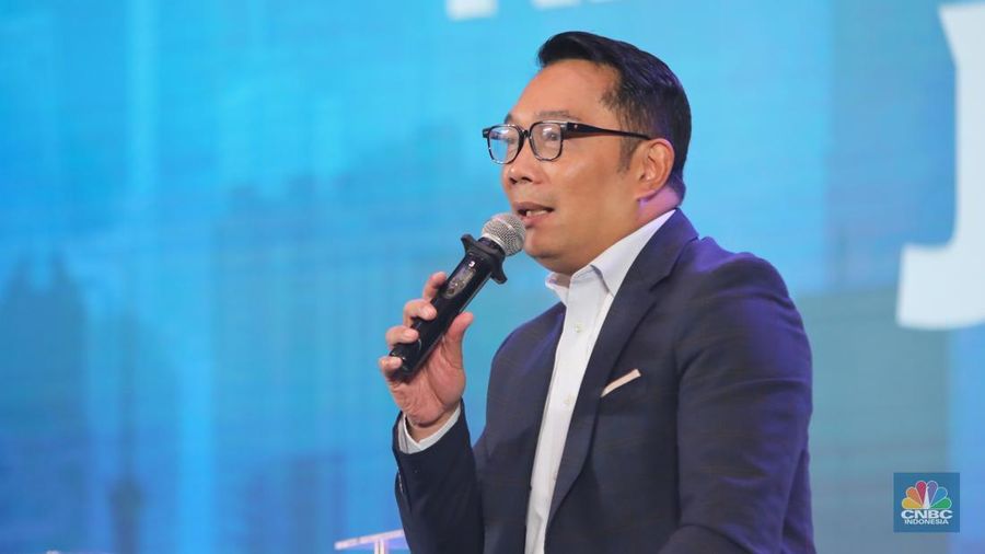 Calon Gubernur Jakarta nomor urut 01, Ridwan Kamil menyampaikan pemaparan dalam acara KADIN DKI Jakarta mencari pemimpin DKJ di Menara Bank Mega, Jakarta, Rabu (6/11/2024). (CNBC Indonesia/Faisal Rahman)