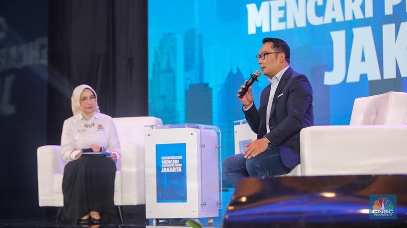 Calon Gubernur Jakarta nomor urut 01, Ridwan Kamil menyampaikan pemaparan dalam acara KADIN DKI Jakarta mencari pemimpin DKJ di Menara Bank Mega, Jakarta, Rabu (6/11/2024). (CNBC Indonesia/Faisal Rahman)