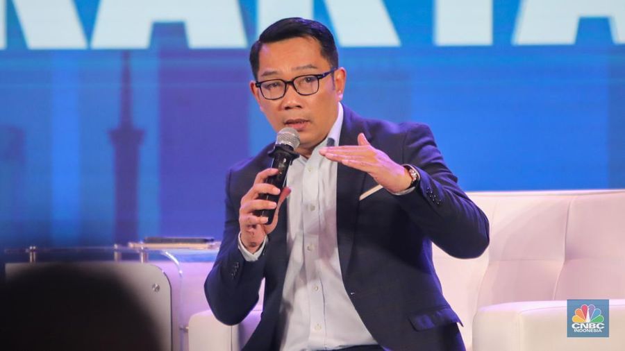 Calon Gubernur Jakarta nomor urut 01, Ridwan Kamil menyampaikan pemaparan dalam acara KADIN DKI Jakarta mencari pemimpin DKJ di Menara Bank Mega, Jakarta, Rabu (6/11/2024). (վ/Faisal Rahman)