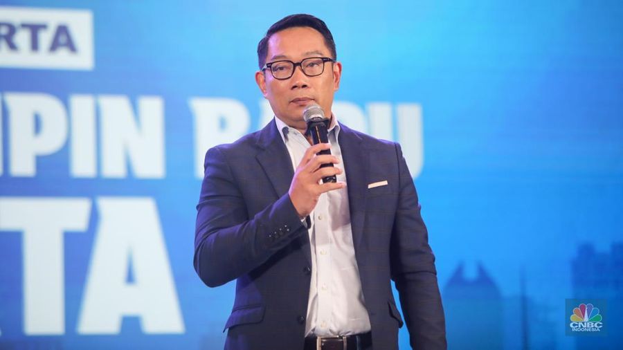 Calon Gubernur Jakarta nomor urut 01, Ridwan Kamil menyampaikan pemaparan dalam acara KADIN DKI Jakarta mencari pemimpin DKJ di Menara Bank Mega, Jakarta, Rabu (6/11/2024). (վ/Faisal Rahman)
