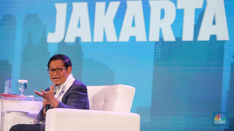 Calon Gubernur Jakarta nomor urut 03, Pramono Anung menyampaikan pemaparan dalam acara KADIN DKI Jakarta mencari pemimpin DKJ di Menara Bank Mega, Jakarta, Rabu (6/11/2024). (CNBC Indonesia/Faisal Rahman)