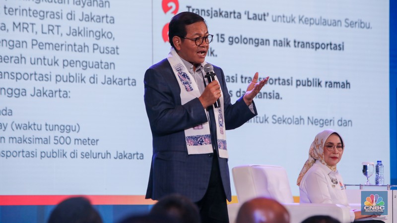 Calon Gubernur Jakarta nomor urut 03, Pramono Anung menyampaikan pemaparan dalam acara KADIN DKI Jakarta mencari pemimpin DKJ di Menara Bank Mega, Jakarta, Rabu (6/11/2024). Calon Gubernur Jakarta nomor urut 03, Pramono Anung menyampaikan pemaparan dalam acara KADIN DKI Jakarta mencari pemimpin DKJ di Menara Bank Mega, Jakarta, Rabu (6/11/2024). (CNBC Indonesia/Faisal Rahman)
