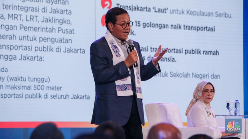 Calon Gubernur Jakarta nomor urut 03, Pramono Anung menyampaikan pemaparan dalam acara KADIN DKI Jakarta mencari pemimpin DKJ di Menara Bank Mega, Jakarta, Rabu (6/11/2024). (CNBC Indonesia/Faisal Rahman)