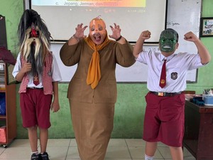 Uniknya Guru Surabaya Bentuk Karakter Jujur Siswa dengan Ujian Pakai Topeng