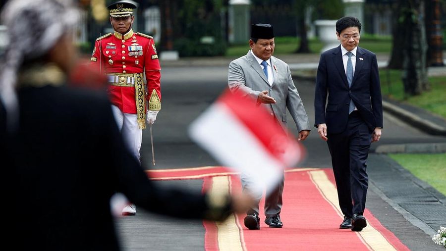 Pertemuan Presiden Indonesia Prabowo Subianto dan Perdana Menteri Singapura Lawrence Wong di Istana Merdeka, Jakarta, Indonesia, 6/11/2024. REUTERS/Willy Kurniawan