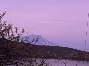 Heboh Gunung Sangeang Api di Bima Dikira Erupsi, padahal Ilalang Terbakar