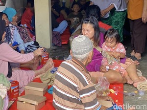 Pengungsi Banjir di Sukabumi Alami Penyakit Diare-Asam Lambung