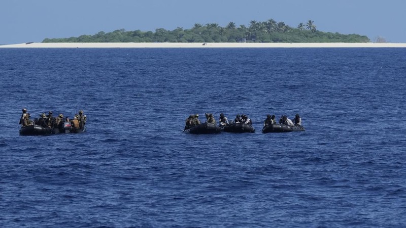 Philippine Navy Fast Attack Interdiction Craft Lolinato To-Ong passes by a Chinese Navy ship during a Philippine military multi-service joint exercise on Wednesday Nov. 6, 2024 at Loaita island locally called Kota island at the disputed South China Sea, Philippines. (AP Photo/Aaron Favila)