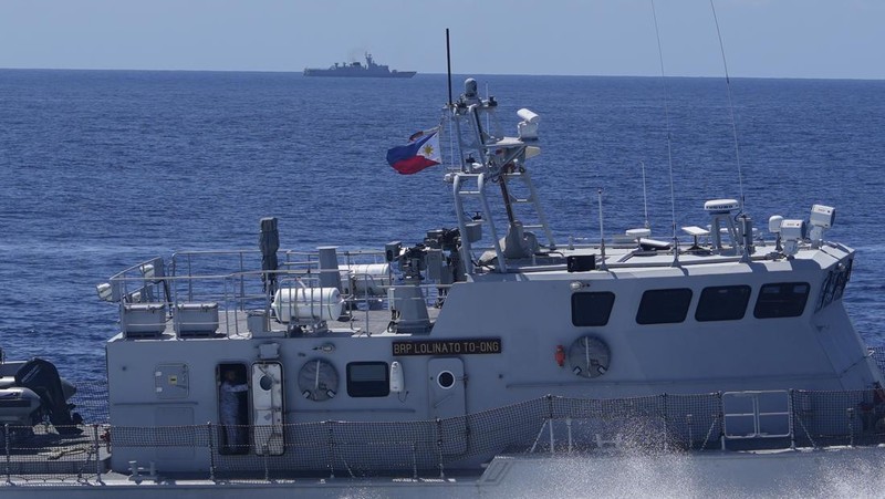 Philippine Navy Fast Attack Interdiction Craft Lolinato To-Ong passes by a Chinese Navy ship during a Philippine military multi-service joint exercise on Wednesday Nov. 6, 2024 at Loaita island locally called Kota island at the disputed South China Sea, Philippines. (AP Photo/Aaron Favila)