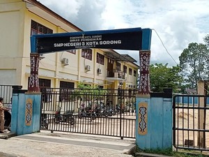 5 Fakta Guru SMP di Sorong Kena Denda Adat Rp 100 Juta gegara Viralkan Siswa